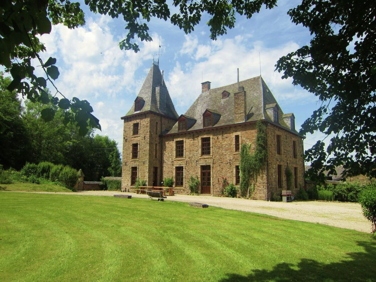 Schloss Trois-Ponts Außenaufnahme 8