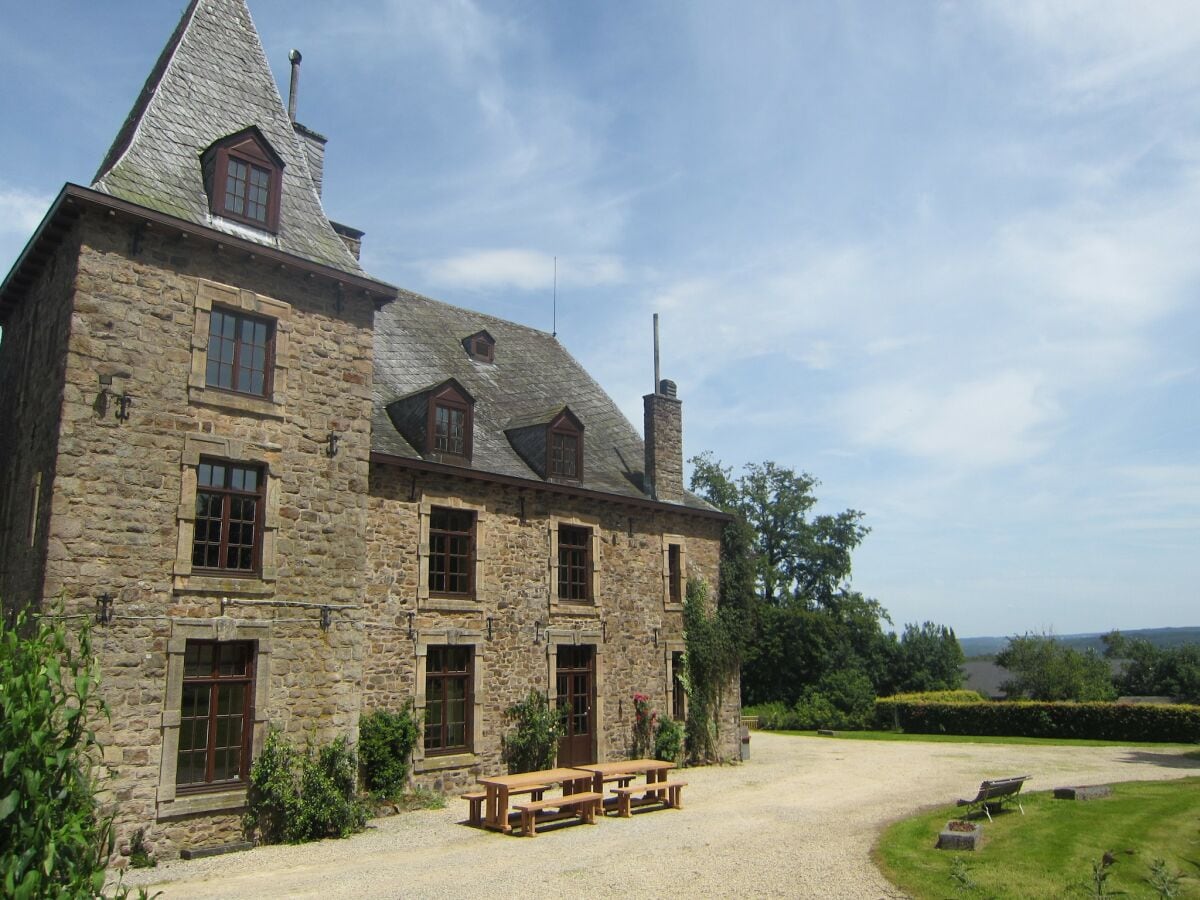 Schloss Trois-Ponts Außenaufnahme 12