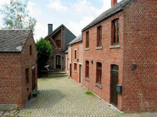Cottage Somme-Leuze Outdoor Recording 2