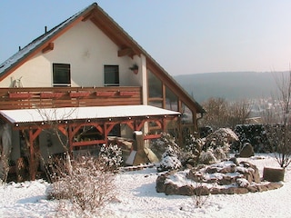 Hausansicht Südseite im Winter