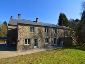 Vakantiehuis Comfortabele jachthut in de Ardennen met een tuin - Viroinval - image1