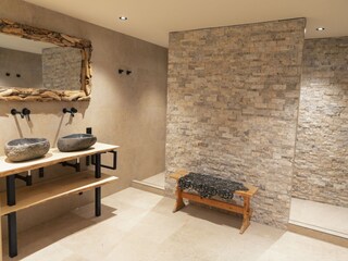 Chalet Manhay Features 15