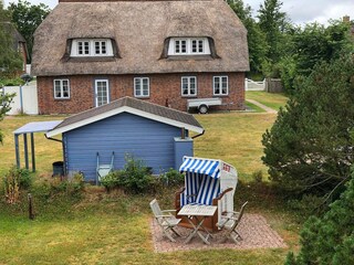 Blick aus der Wohnung auf die Terrasse