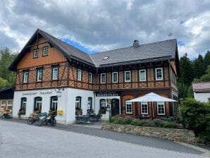 Gezellig vakantiehuis in Knežice met grote verzorgde tuin - Jablone tegen Podjestedi - image1