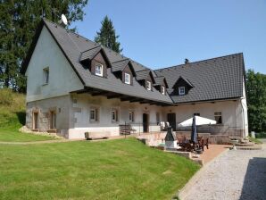 Aantrekkelijk appartement in Vidochov met tuin op platteland - Stupna - image1