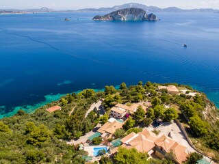 Villas Cavo Marathia with panoramic view over the bay