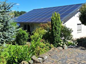 Holiday house Gemütliches Ferienhaus in Willersdorf mit Teich - Bottendorf - image1