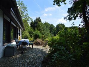 Gîte Demeure romantique à Strotzbüsch près de la forêt - Buisson de Strog - image1