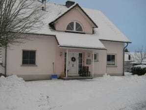 Appartement Modern ingerichte woning met tuin midden in Vulkaaneifel nabij hert- en wildpark - Strogbush - image1