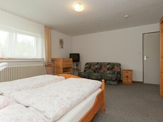 Apartment Sellerich Features 32