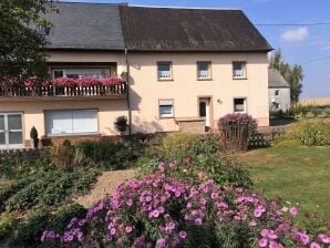 Spacious Apartment in Rodershausen with Barbecue - Übereisenbach - image1