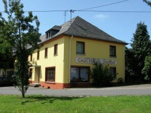 Holiday house Large group house, beautifully located in Eifel. - Zweifelscheid - image1