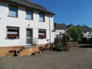 Holiday house Geräumiges Ferienhaus in Ulmen mit Garten - Berenbach - image1