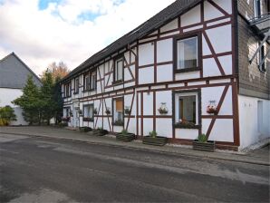 Helles Ferienhaus mit Terrasse in Medebach - Hallenberg - image1