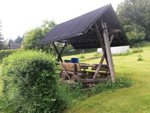 Atractiva casa de vacaciones en Altenfeld con terraza - Altenfeld - image1