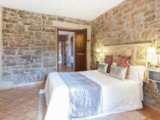 Casale Cardona Caratteristiche 28