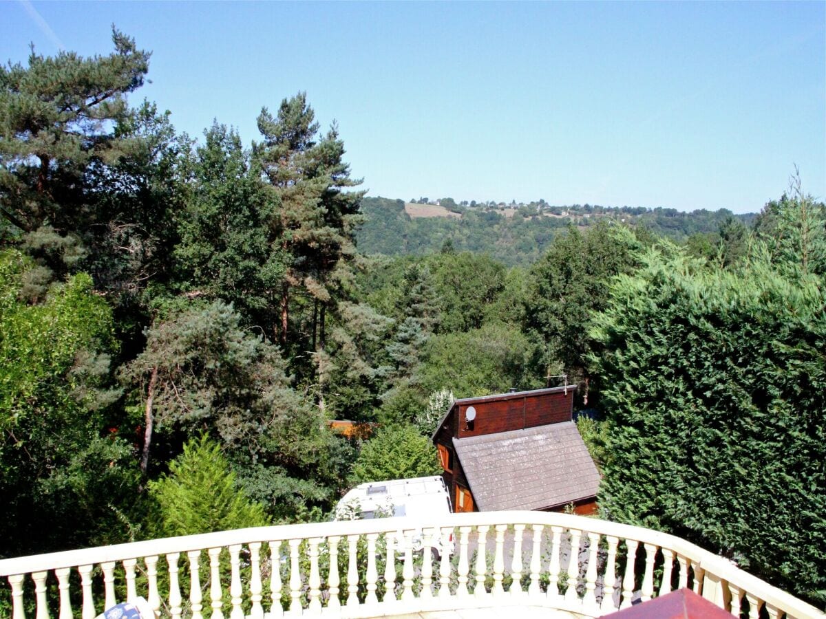 Ferienhaus Beaulieu (Cantal) Außenaufnahme 2