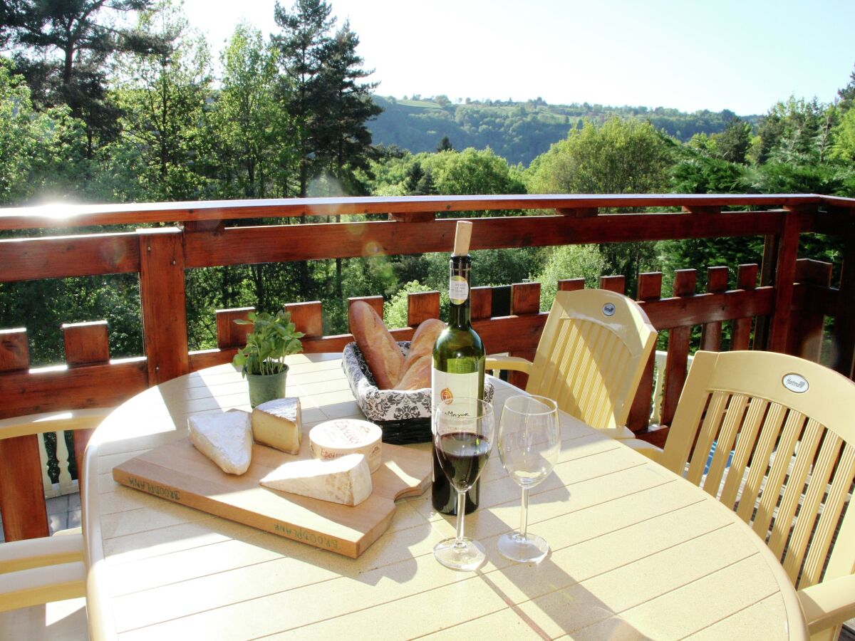 Ferienhaus Beaulieu (Cantal) Außenaufnahme 6