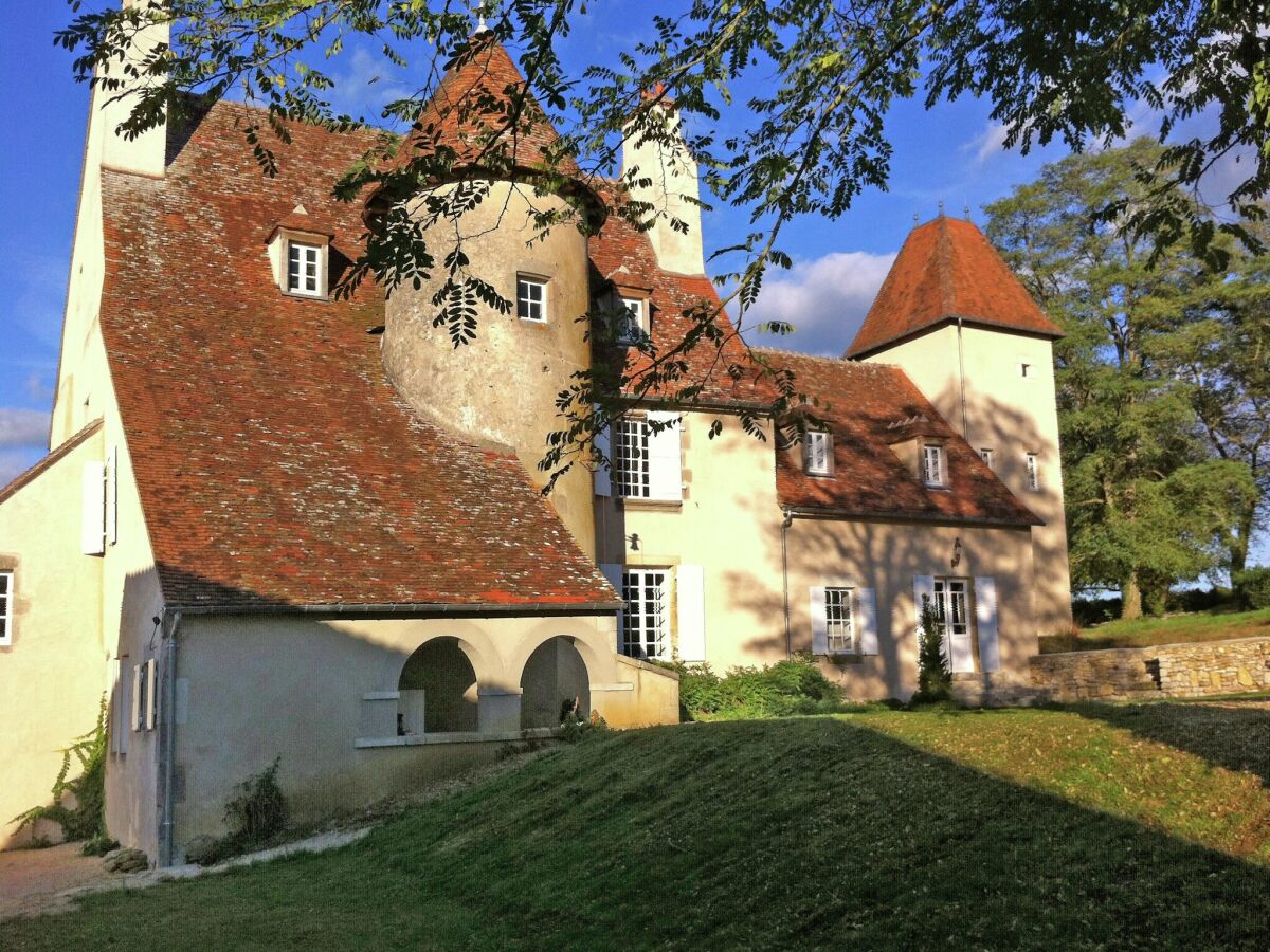 Castillo Lurcy-Lévis Grabación al aire libre 1