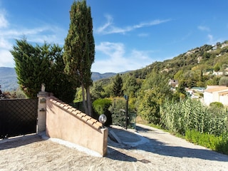 Holiday house Chateauneuf-Villevieille Environment 30
