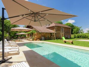 Maison de vacances Ferme très spacieuse et confortable avec piscine chauffée dans jardin rustique - Nantheuil - image1