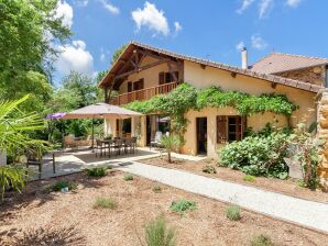 Holiday house Spacieuse ferme avec piscine