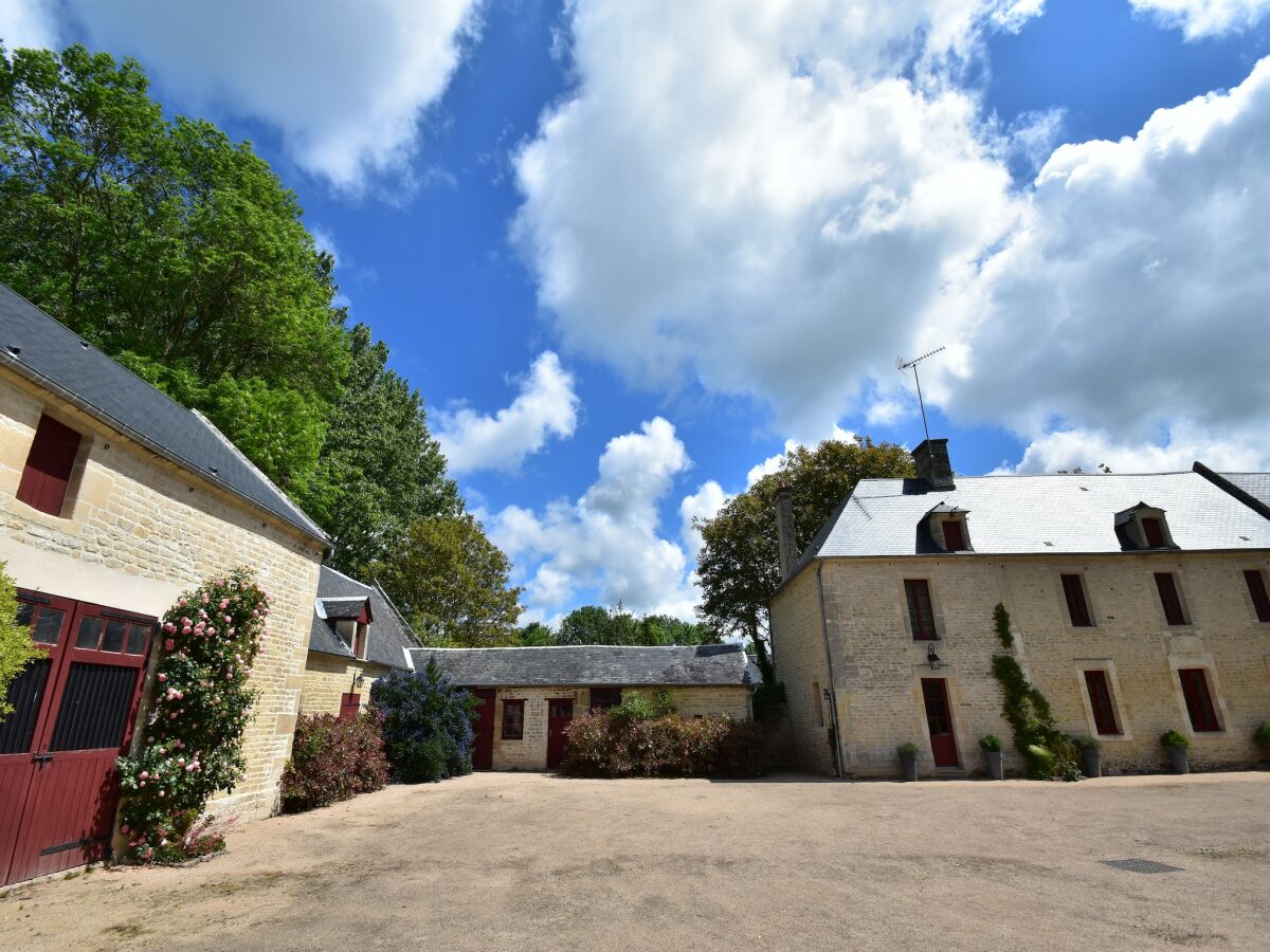 Cottage Lantheuil Outdoor Recording 1