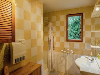 Cottage Issac Features 26