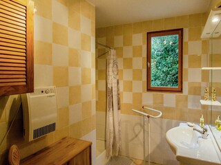 Cottage Issac Features 32