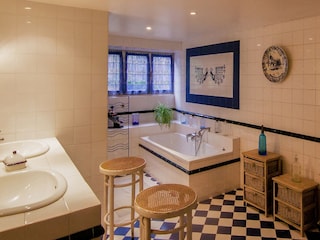 Cottage Issac Features 29