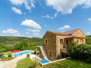 Tranquila casa de vacaciones con piscina - Mazeyrolles - image1