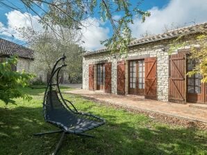 Holiday house Charming holiday home with pool - Colombier - image1