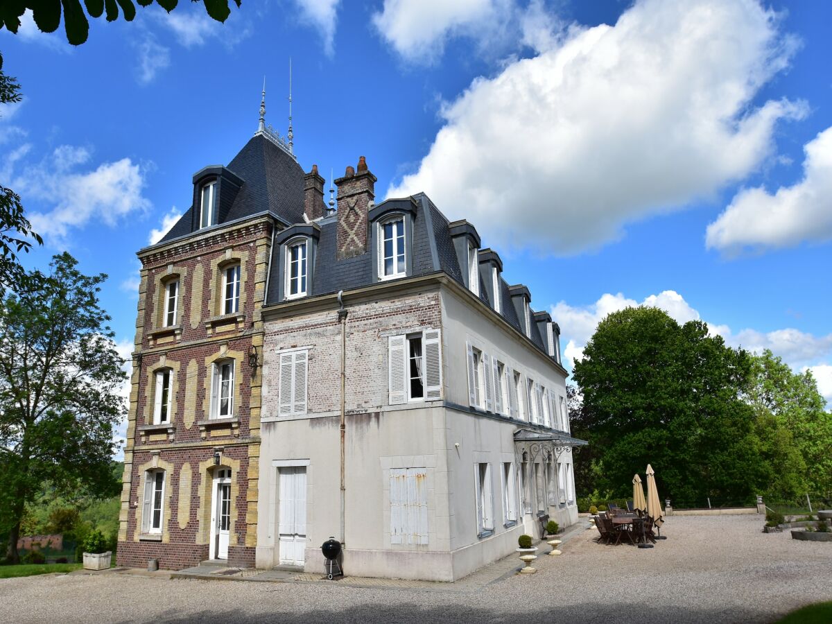 Castle Asnières Outdoor Recording 1