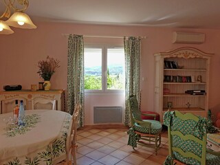 Villa Saint-Laurent-de-Carnols Features 9