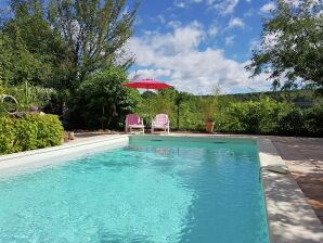 Saint-Brès: Piscina e Natura