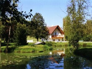 Holiday house Charmantes Ferienhaus mit Pool und Teich