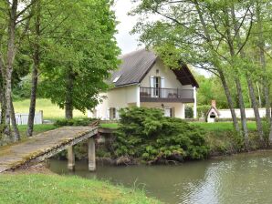 Charmantes Ferienhaus mit Pool und Teich