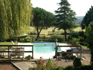 Escondite junto al río en Cinais