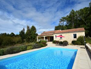 Ferienhaus mit privatem Pool in Montcléra
