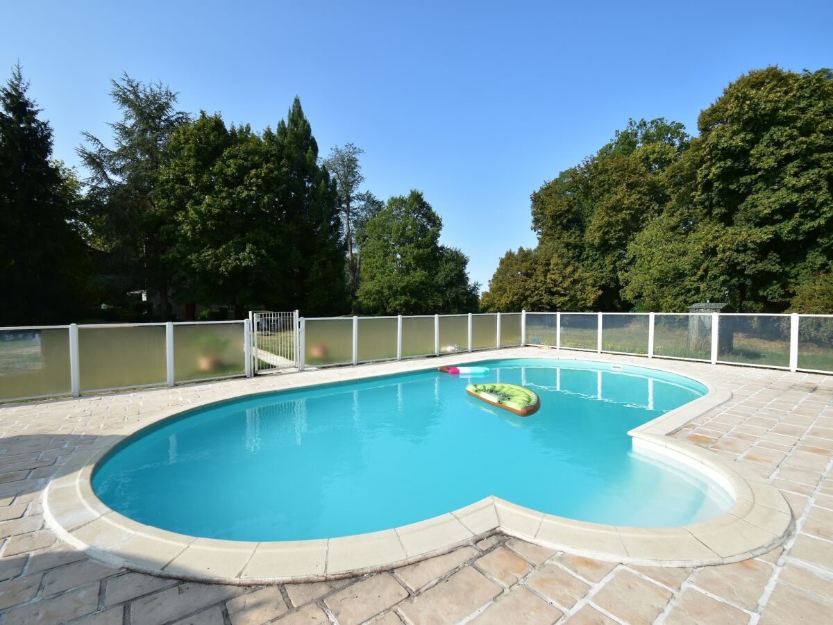 Type de propriété : Chalet Monétay-sur-Loire Enregistrement extérieur 1