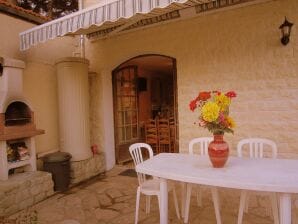 Holiday house Cozy Cottage in Vaires-sur-Marne with Garden - Noisy-le-Grand - image1