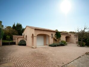 Villa de luxe avec jardin privatif en Provence - Saint-Paul-en-Forêt - image1