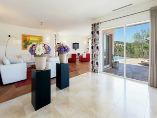 Villa L'Escaillon Features 14