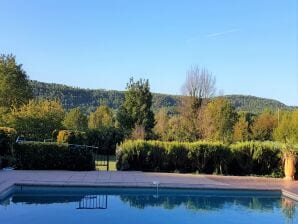 Villa in Salernes met privézwembad & tuin