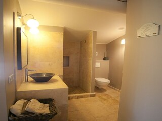 Villa Apt Features 25