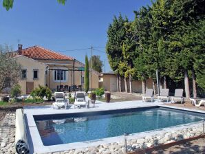 Holiday house Geräumiges Ferienhaus mit privatem Pool - L´Isle sur la Sorgue - image1