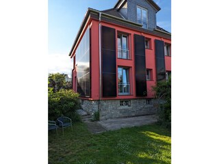 Blick auf das Haus vom Garten