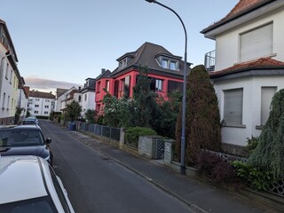 Das rote Haus i- Blick nach Nordost.