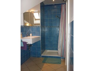 Dusche im Badezimmer