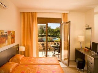 Villa Pefki Features 28